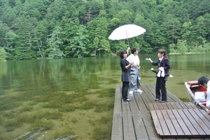 DSC_4297雨の田代池での結婚式.jpg
